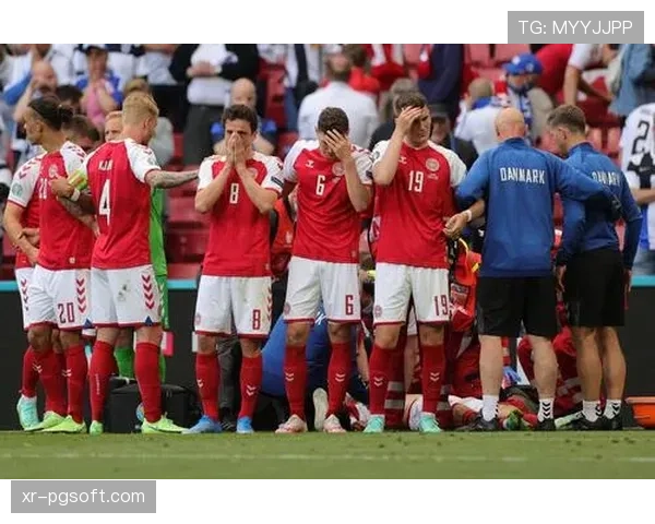 暖心一幕：对手球员受伤，两队队医同时进场施救